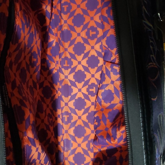 TRACKER Duffel, Gym, Travel Bag, Purple Black. Pristine Condition. Zip Top. - Picture 12 of 13